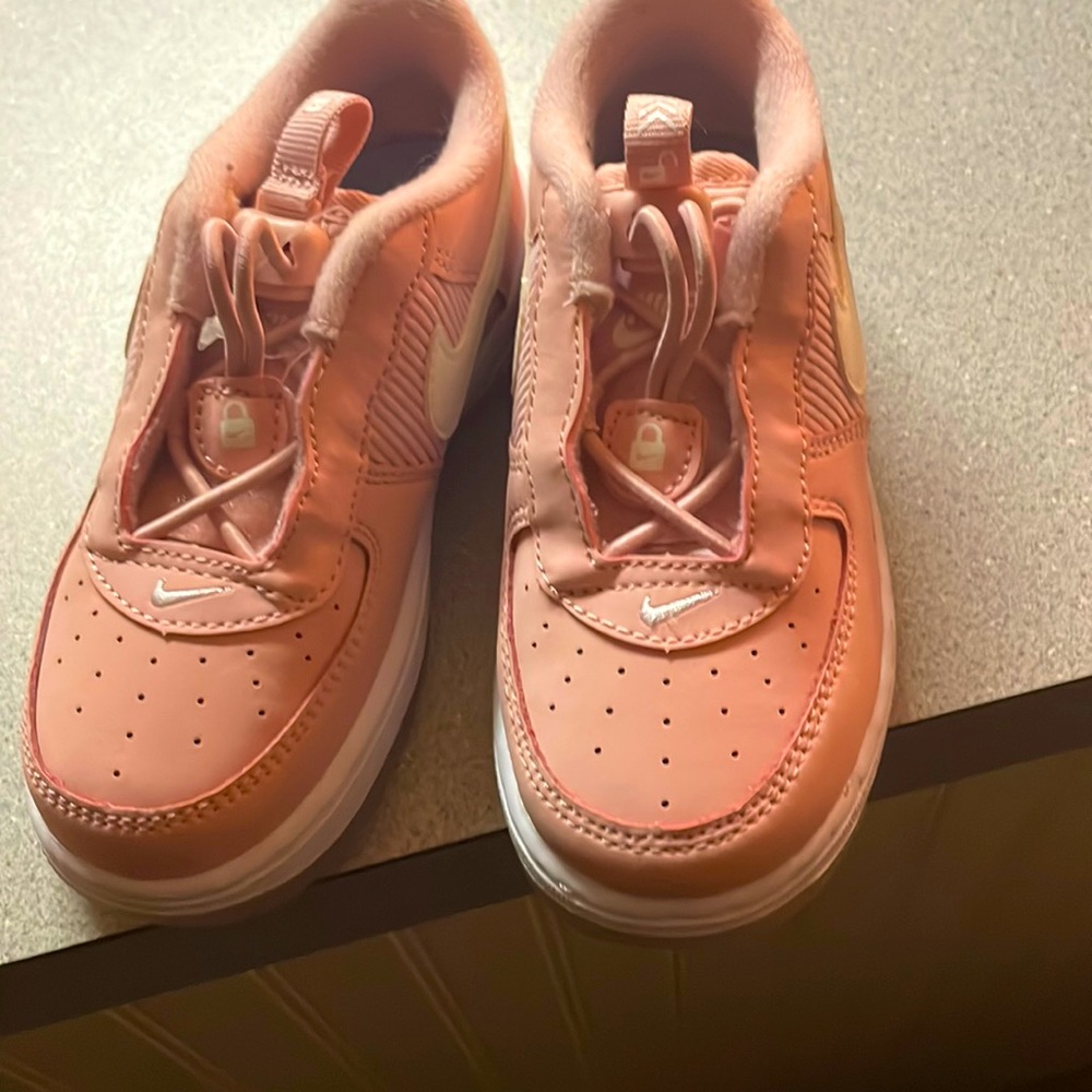 Little girls size 9c nike tennis shoes never worn nwot